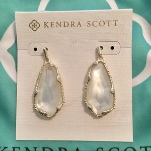 Zena Drop Earrings in Gold, NWOT